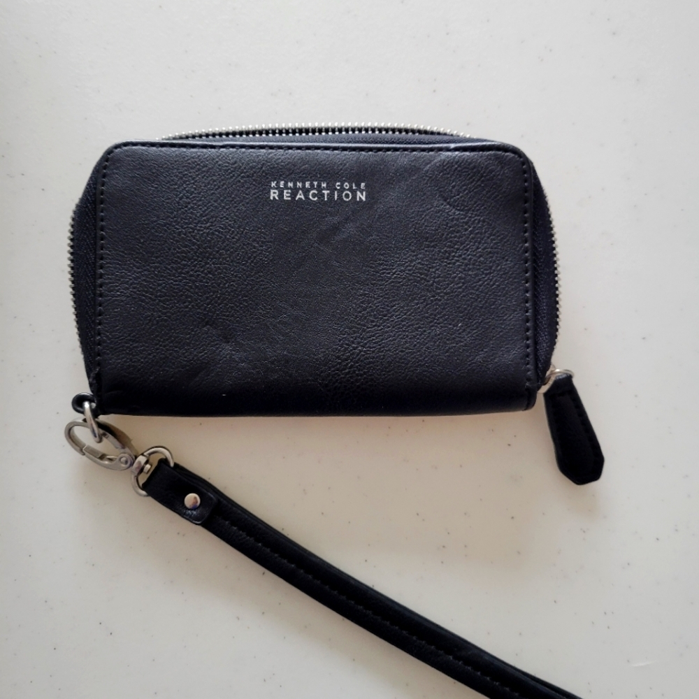 Kenneth Cole Reaction Wristlet Black